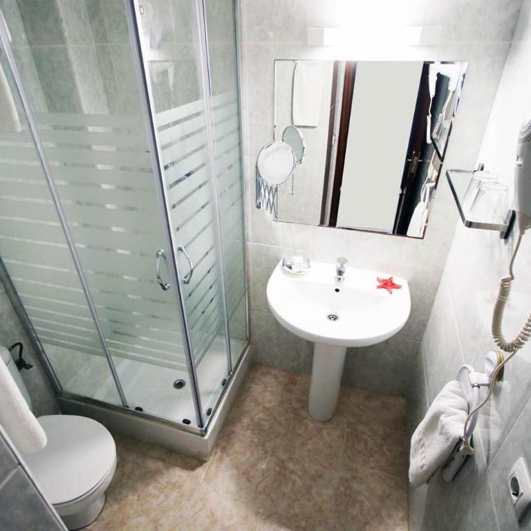 Hotel Mireia - Habitación Doble con balcón - 1 o 2 camas - 8