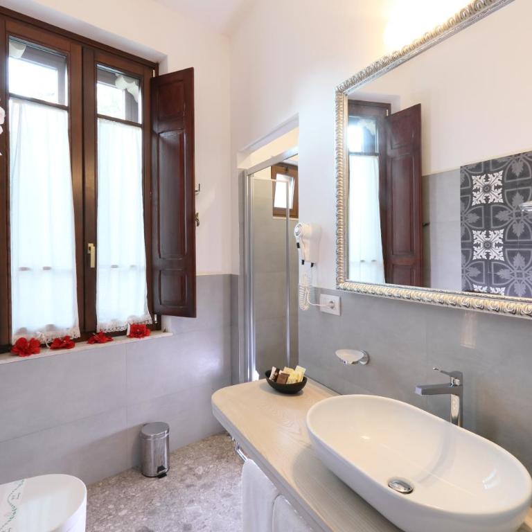 Porta Di Mezzo Luxury Suites & Rooms - Double Room - 5