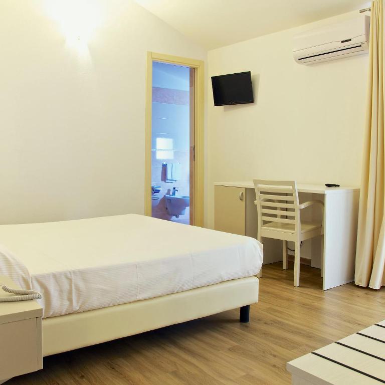 Hotel Nettuno - Camera Matrimoniale Comfort con Balcone - 1