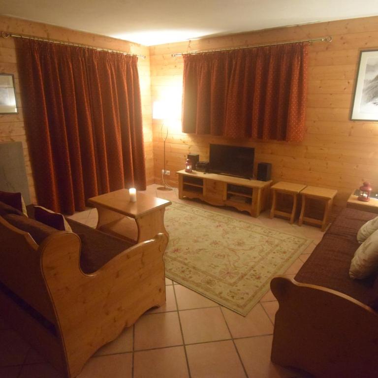 Spacious Apartment 2 Minutes from Ski Lift, Equipped for Babies - Appartement - 50
