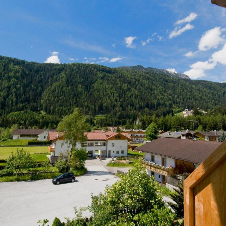 Naturhotel Haller - Economy Triple Room with Balcony - 3