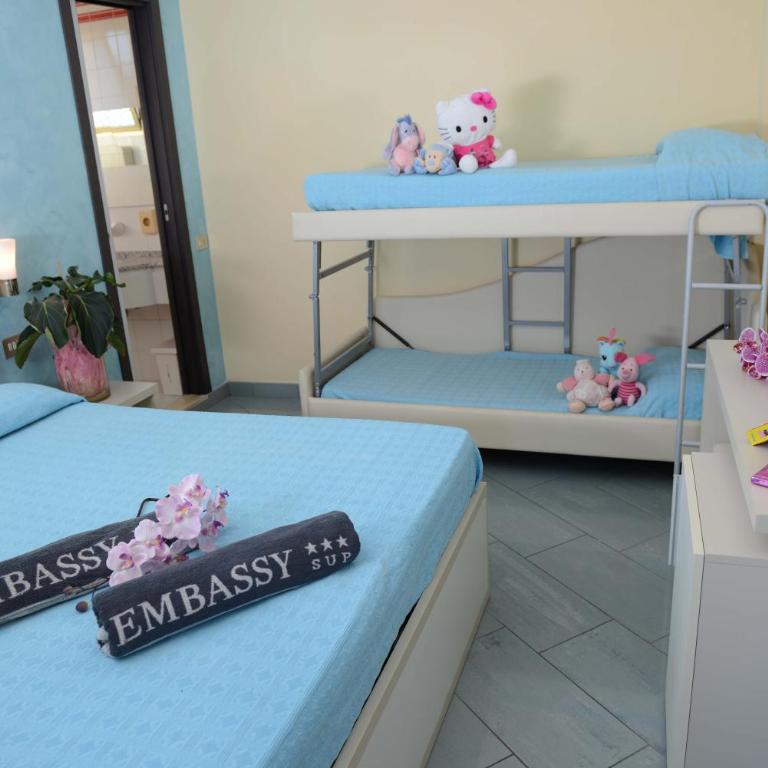 Hotel Embassy - Camera Familiare con Balcone - 10