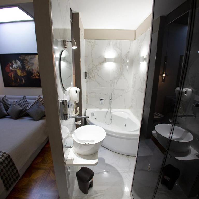 Leone Camere D'autore - CHIAIA - Suite with Spa Bath - 3
