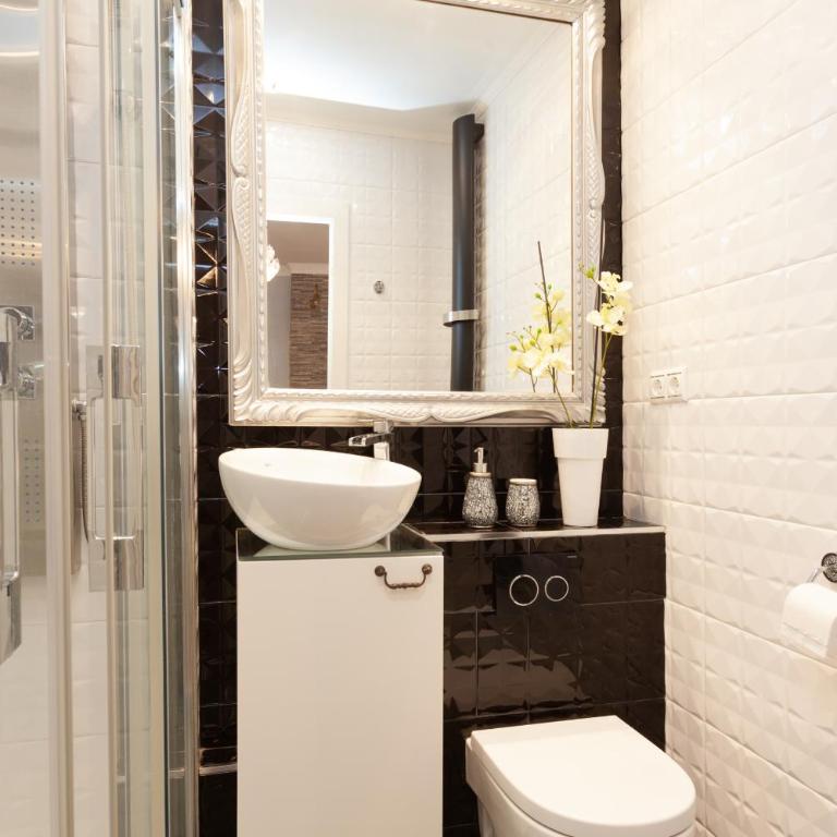 Rambla Poblenou&Mar Bella Beach - Three-Bedroom Apartment - 11