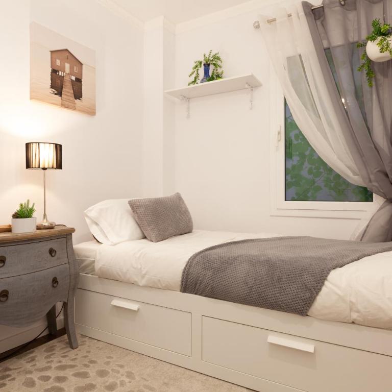 Rambla Poblenou&Mar Bella Beach - Three-Bedroom Apartment - 17