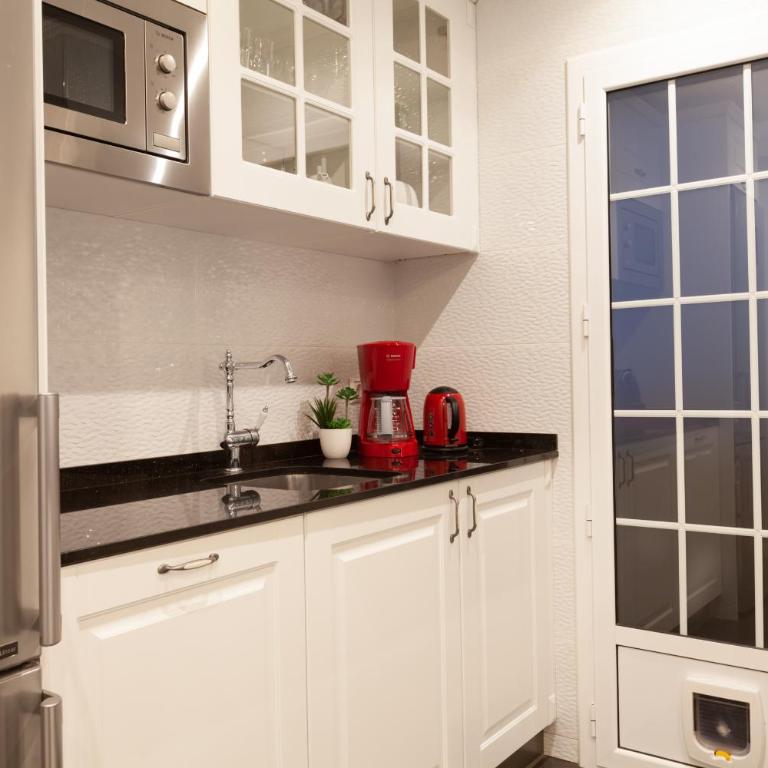 Rambla Poblenou&Mar Bella Beach - Three-Bedroom Apartment - 14