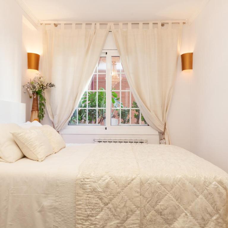Rambla Poblenou&Mar Bella Beach - Three-Bedroom Apartment - 31
