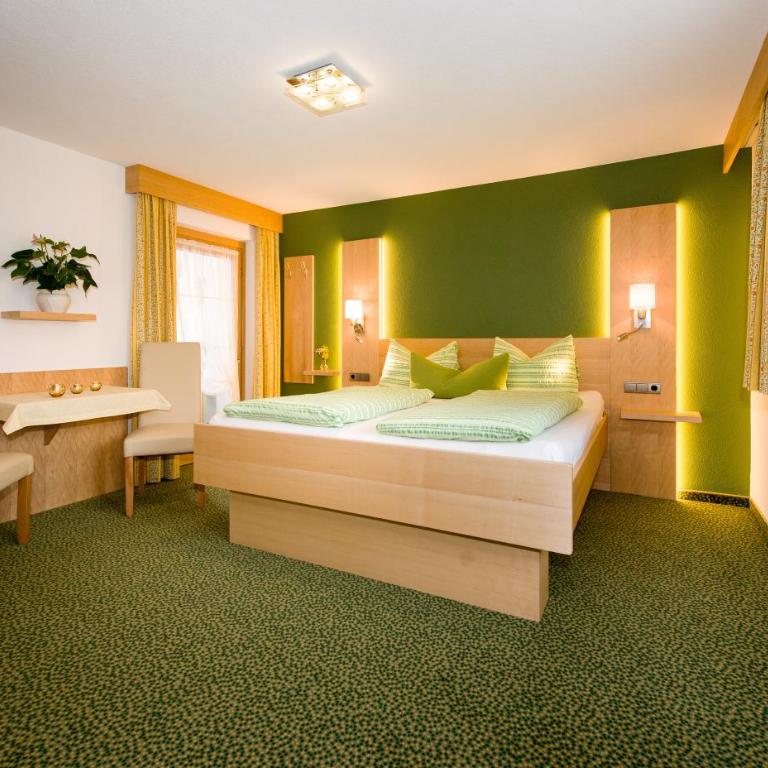 Gästehaus Wanker - Doppelzimmer mit Bergblick - 1