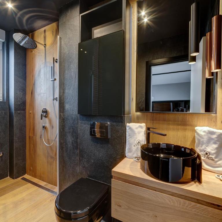 Black Pearl Luxury Suites - Suite sa Hidromasažnom Kadom - 2