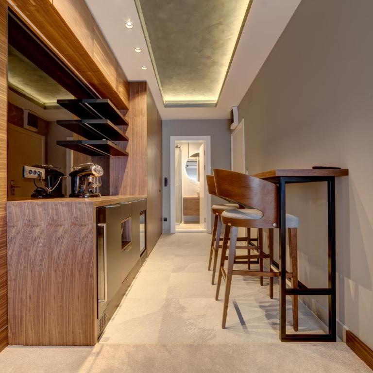 Black Pearl Luxury Suites - Superior Soba sa Bračnim Krevetom (King-size) i Terasom - 7