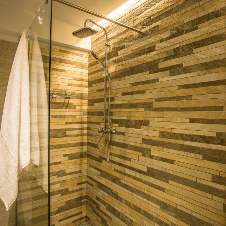 Alpine Rooms Guesthouse - Camera Matrimoniale con Bagno Privato - 2