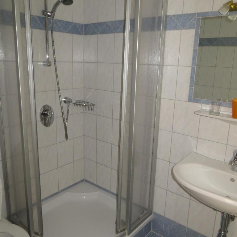 Pension Theresia - Einzelzimmer mit Balkon - 3