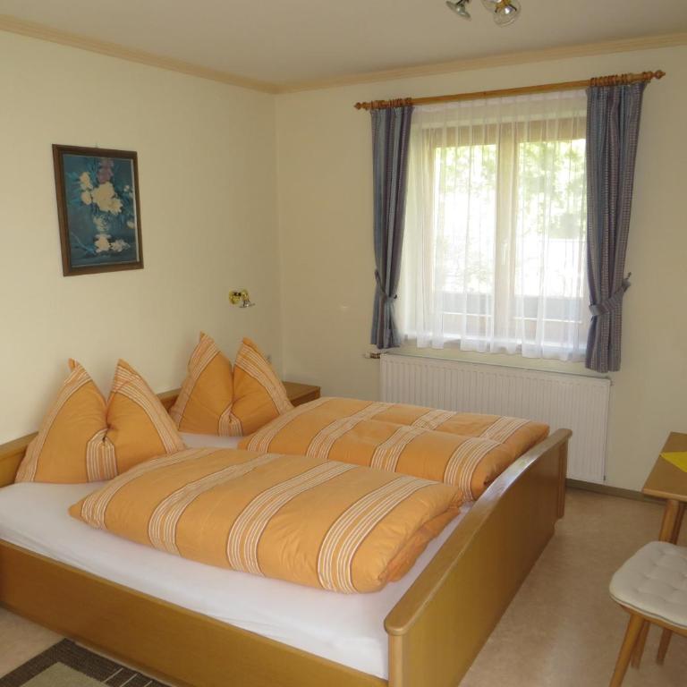Pension Theresia - Doppelzimmer mit Balkon - 4