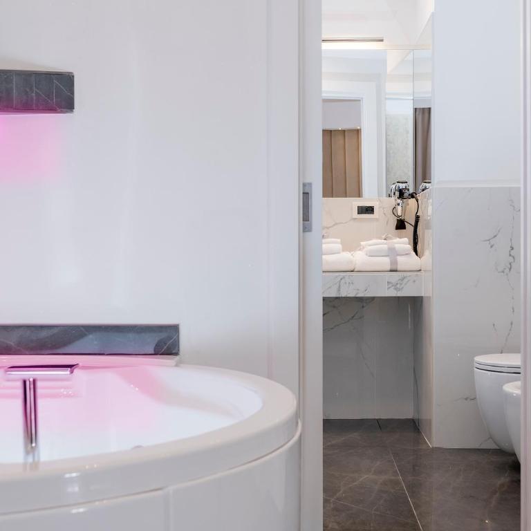 Navona Style - Queen Room with Spa Bath - 5