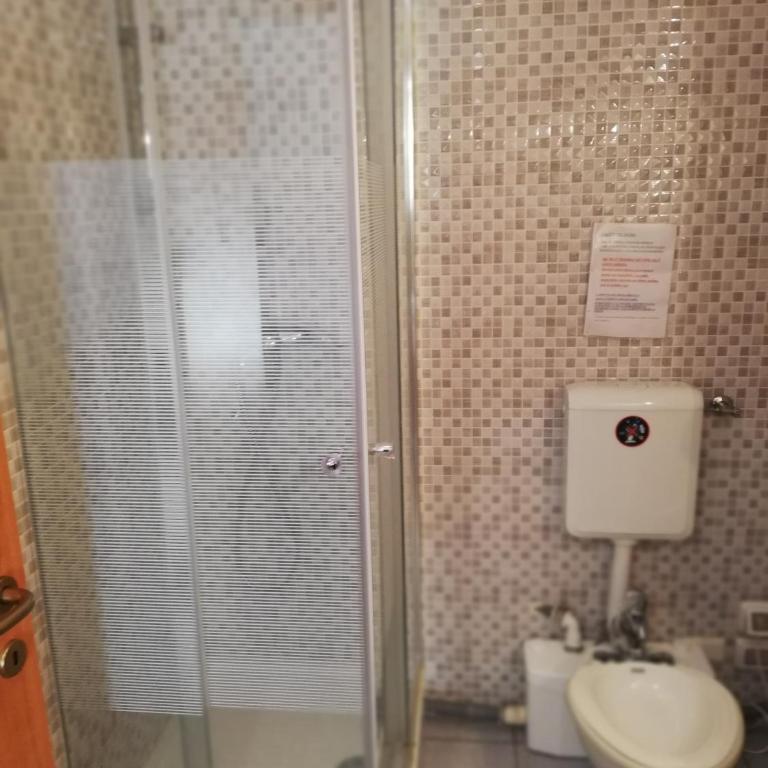 B&B Vittorio Emanuele - Camera Quadrupla con Bagno Privato - 10