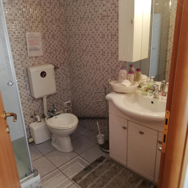 B&B Vittorio Emanuele - Camera Quadrupla con Bagno Privato - 11