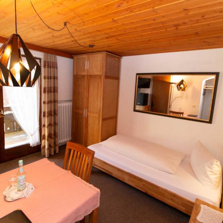 Kur- und Ferienhotel Haser - Einzelzimmer mit Balkon - 4