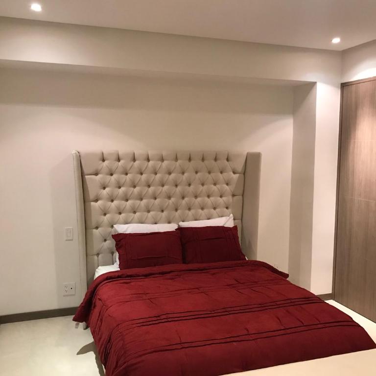 Torre Península - Three-Bedroom Apartment - 8