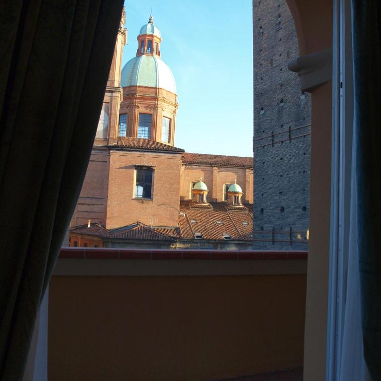 Cosmopolitan Central Rooms - Deluxe Double Room with Balcony - 5
