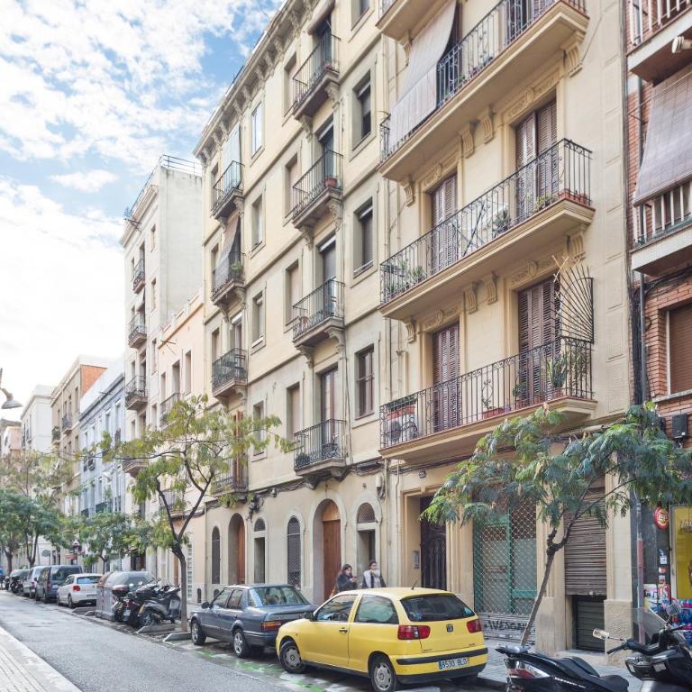 Charming Parallel - Two-Bedroom Apartment - 39