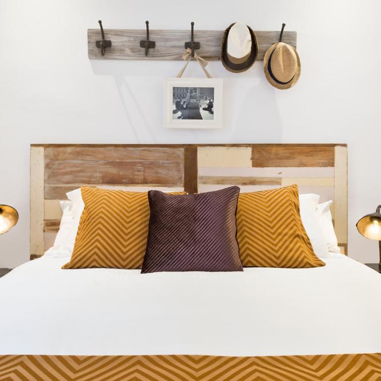 Charming Parallel - Two-Bedroom Apartment - 7