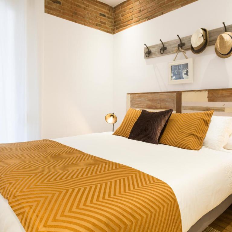 Charming Parallel - Two-Bedroom Apartment - 9