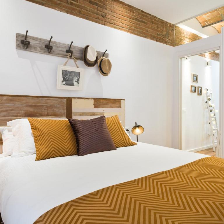 Charming Parallel - Two-Bedroom Apartment - 2