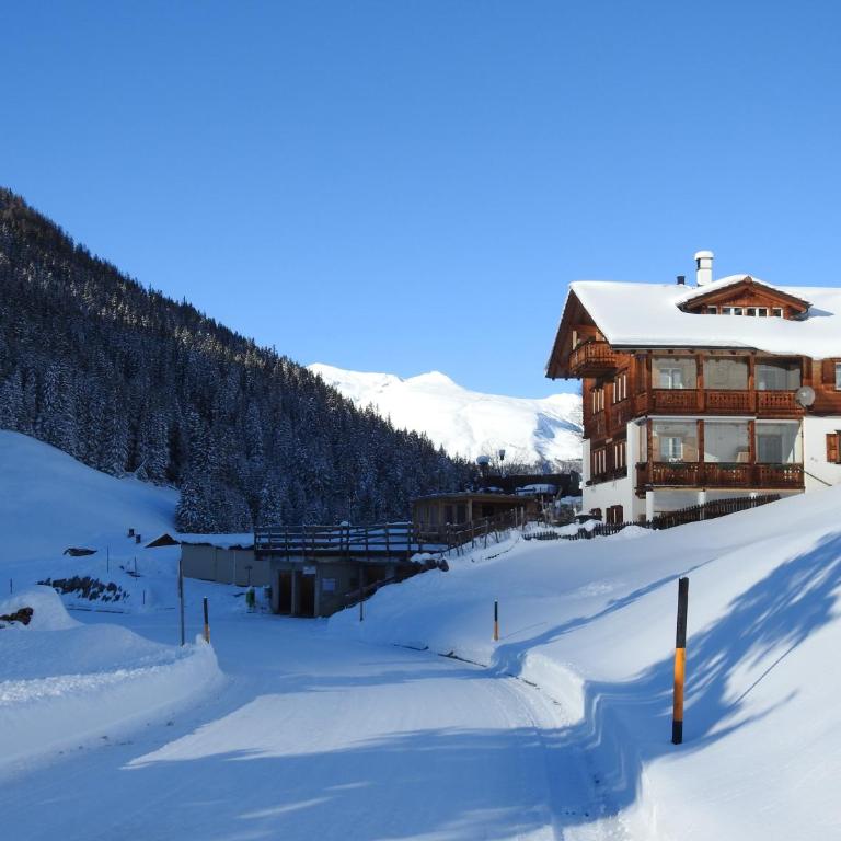 Sertig Ferienwohnung - Apartment mit Blick auf die Berge - 9