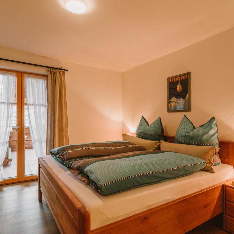 Haus am Kramer - Two-Bedroom Apartment with Balcony - 3