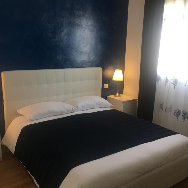 Blue Sea Rooms Apartment Cagliari - Double Room with Private Bathroom - 6