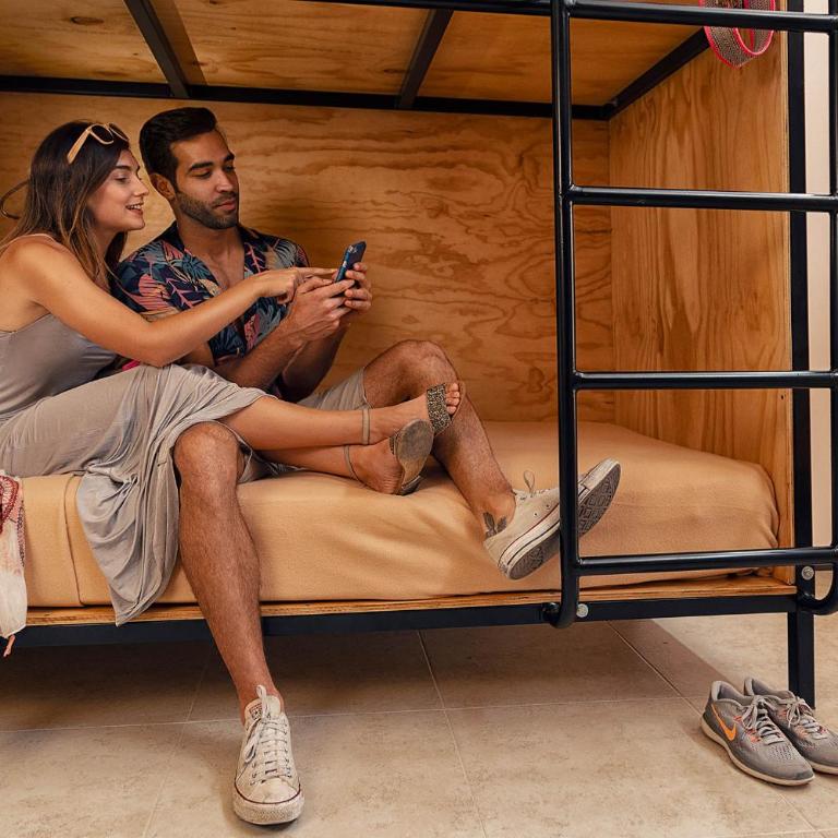 Nomads Hotel & Rooftop Pool Cancun - Bed in 6-Bed Mixed Dormitory Room - 1