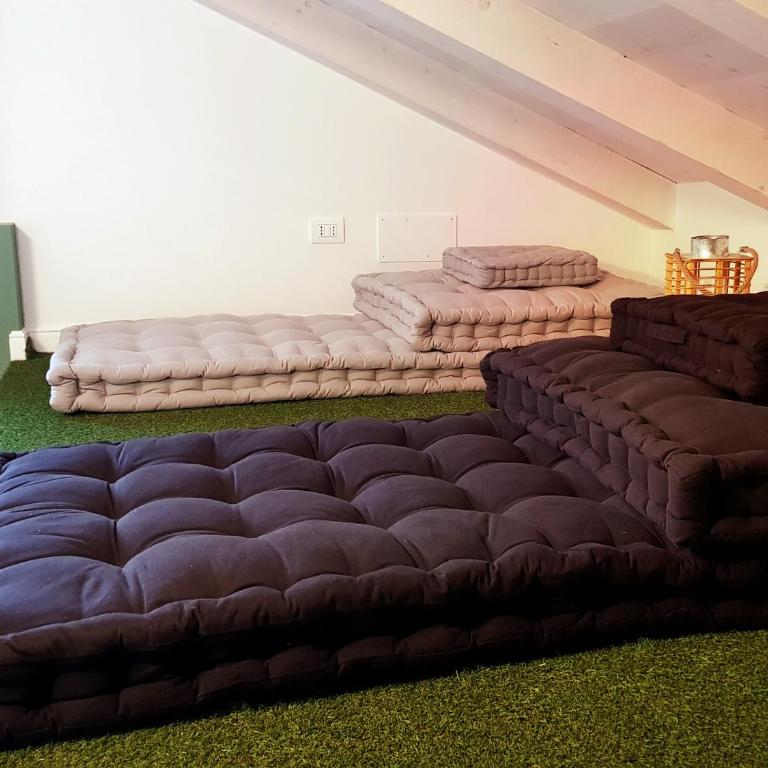 Cosmopolitan Central Rooms - Family Room with Balcony - 5