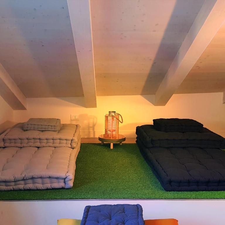 Cosmopolitan Central Rooms - Family Room with Balcony - 6