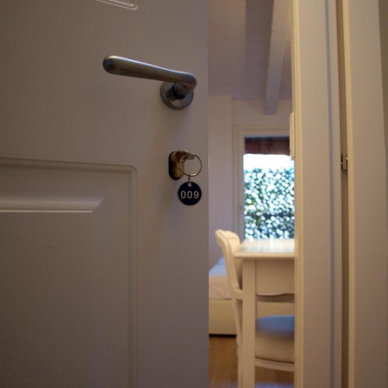 Cosmopolitan Central Rooms - Small Double Room - 1