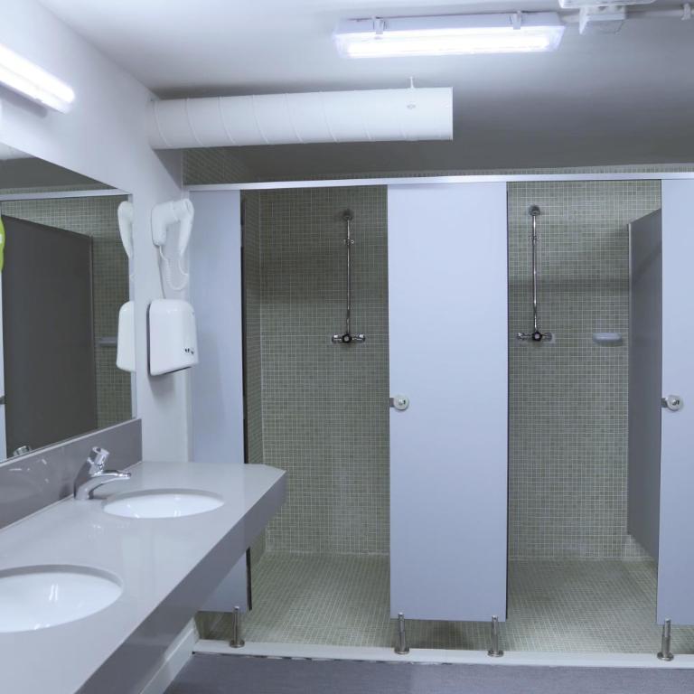 Hola Hostal Eixample - Bed in 16-Bed Female Dormitory Room - 3