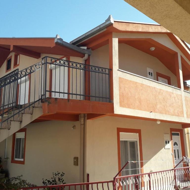 Jovana -- porodicni apartmani Igalo - Two-Bedroom Apartment - 24