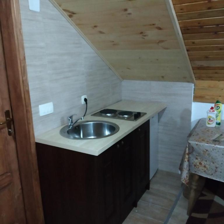 Olja Guest House - Double Room with Shared Bathroom - 4