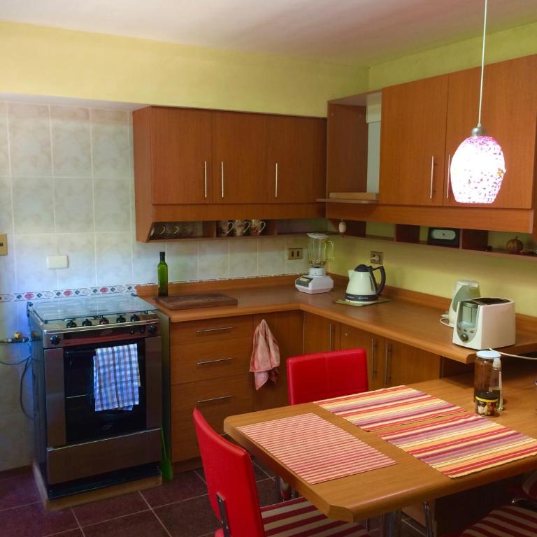 Casa confortable, campo y playa - Three-Bedroom House - 9