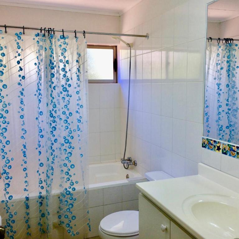 Casa confortable, campo y playa - Three-Bedroom House - 13