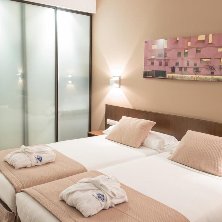 ARVA Abad San Antonio - Habitación Doble - Adaptada para personas de movilidad reducida - No fumadores - 1