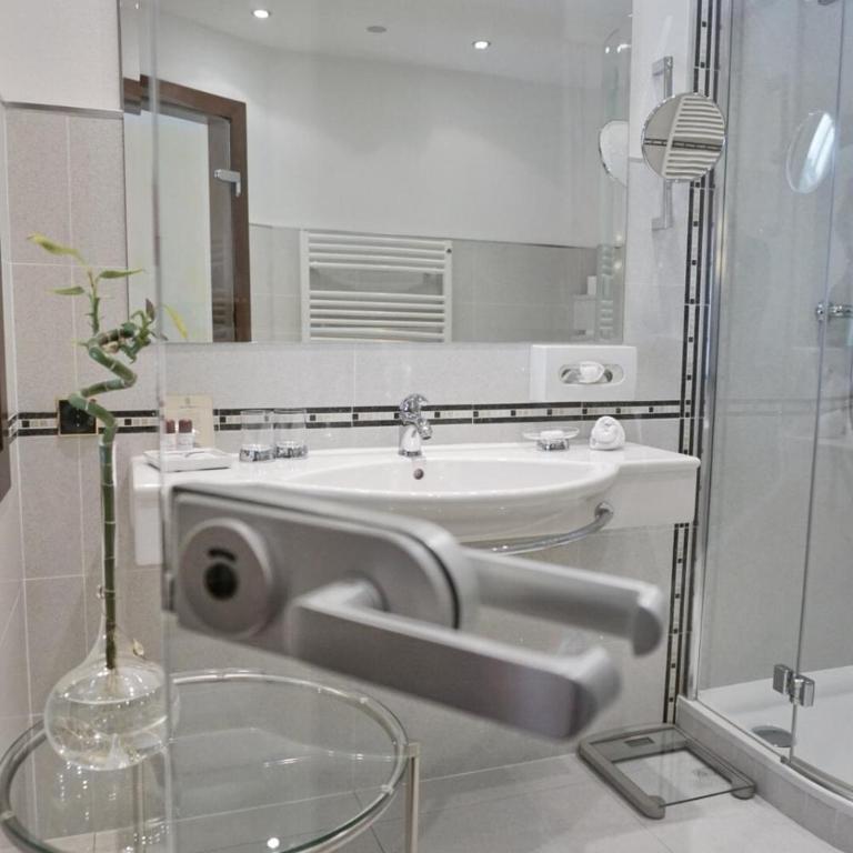 Hotel Maria Theresia - Deluxe Einzelzimmer mit Balkon - 6