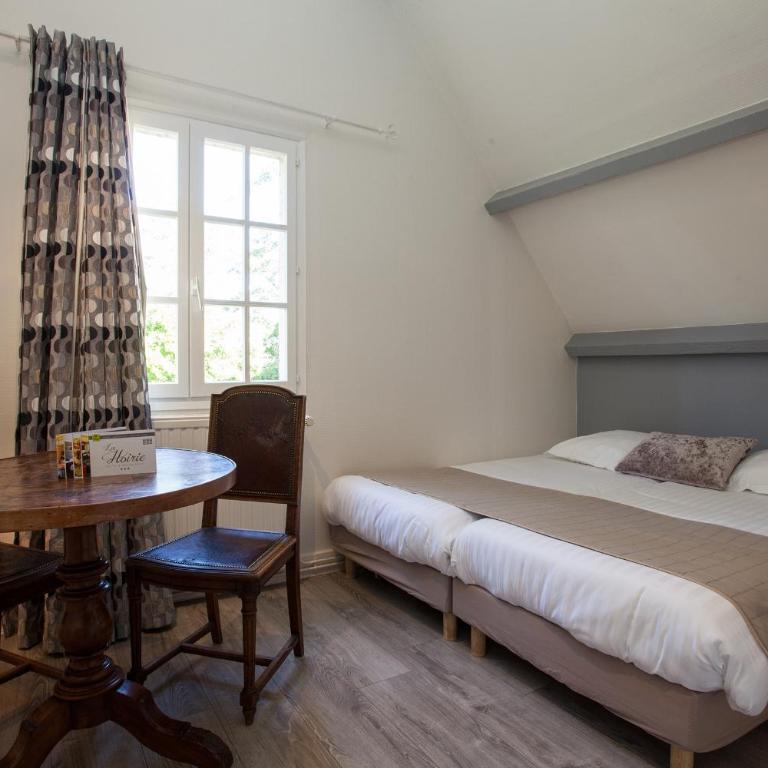 Hôtel La Hoirie - Chambre Triple Supérieure Tradition - 2