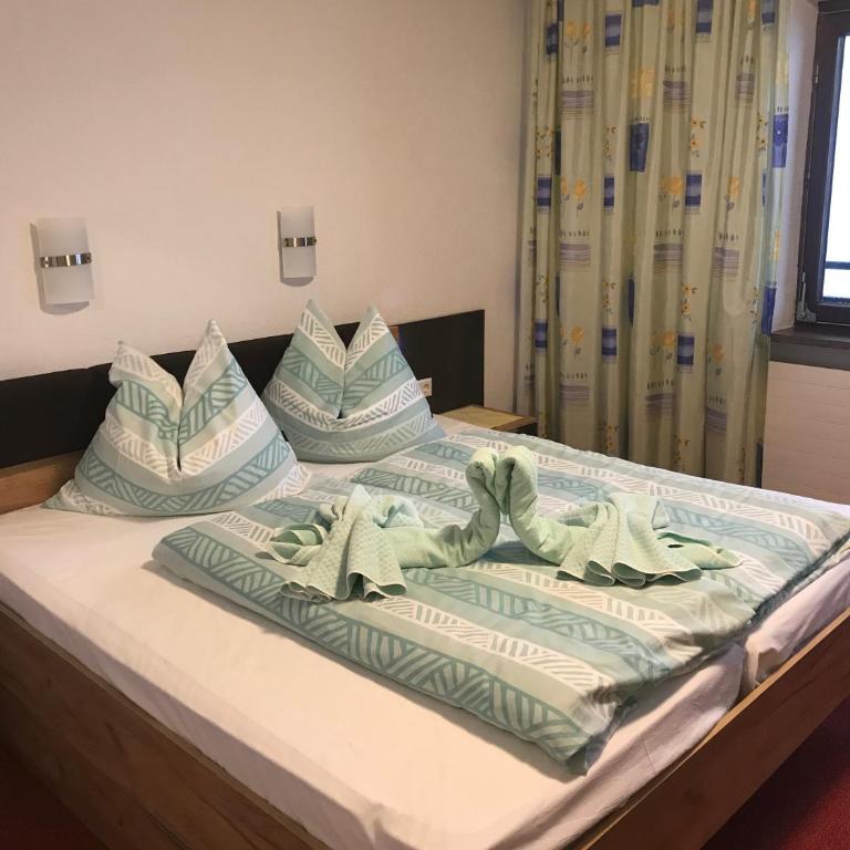 Gastehaus Egger - Doppelzimmer mit Balkon - 6