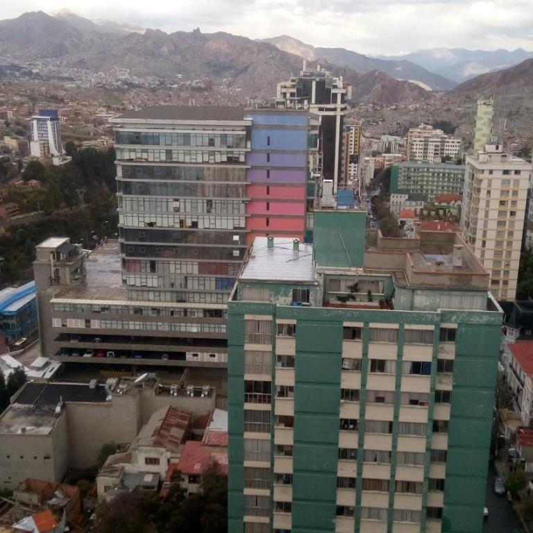 APARTAMENTO PRIVADO Piso 20a, CENTRICO, CERCA EMBAJADA USA, TELEFERICOS, MALLS, VISTAS 360, SOLEADO, ZONA SEGURA, CONCIERTOS - Apartamento Superior - 30