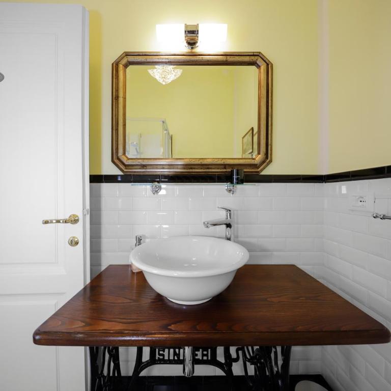 Residenza Cecchi B&B - Camera Queen con Bagno in Comune - 9