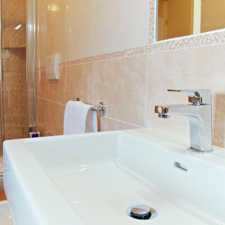 Hotel Nettuno - Camera Matrimoniale Comfort con Balcone - 3