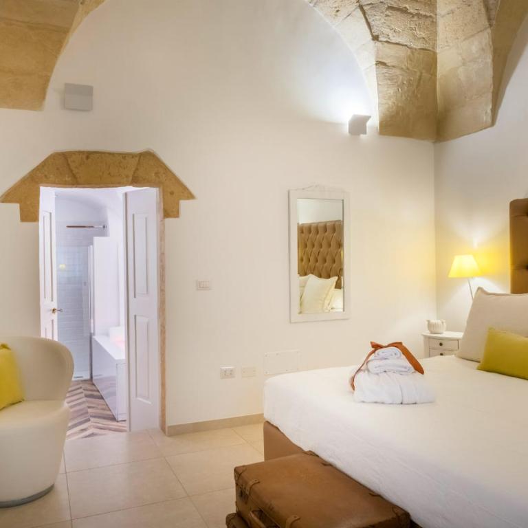 Amatè Suite - Deluxe Suite with Spa Bath - 11