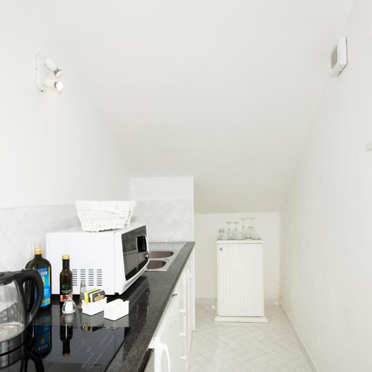 Villa Yiara - Appartamento con Terrazza e Vista Mare - 9