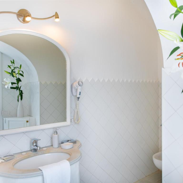Villa Yiara - Suite con Terrazza e Vista Mare - 1