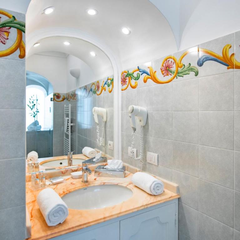 Villa Yiara - Camera Matrimoniale con Vista Mare, Terrazza e Vasca Idromassaggio - 8
